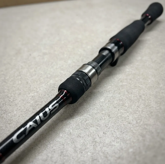 Caña Shimano Caius — Baitcast 2.13m — 2 tramos Potencia MH 12-25lb