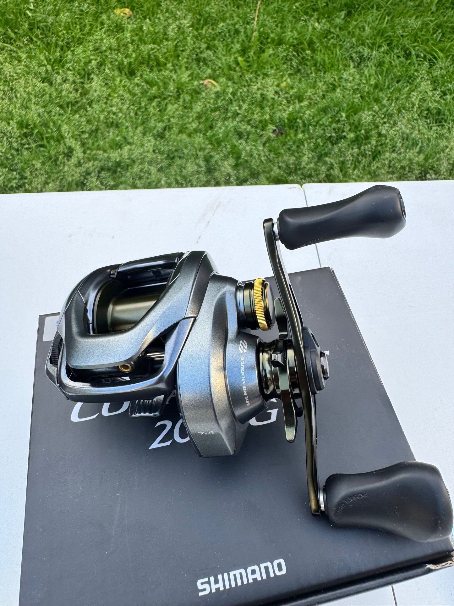 Shimano CURADO DC — Tamaño 201HG — Manija izquierda — Sistema control digital