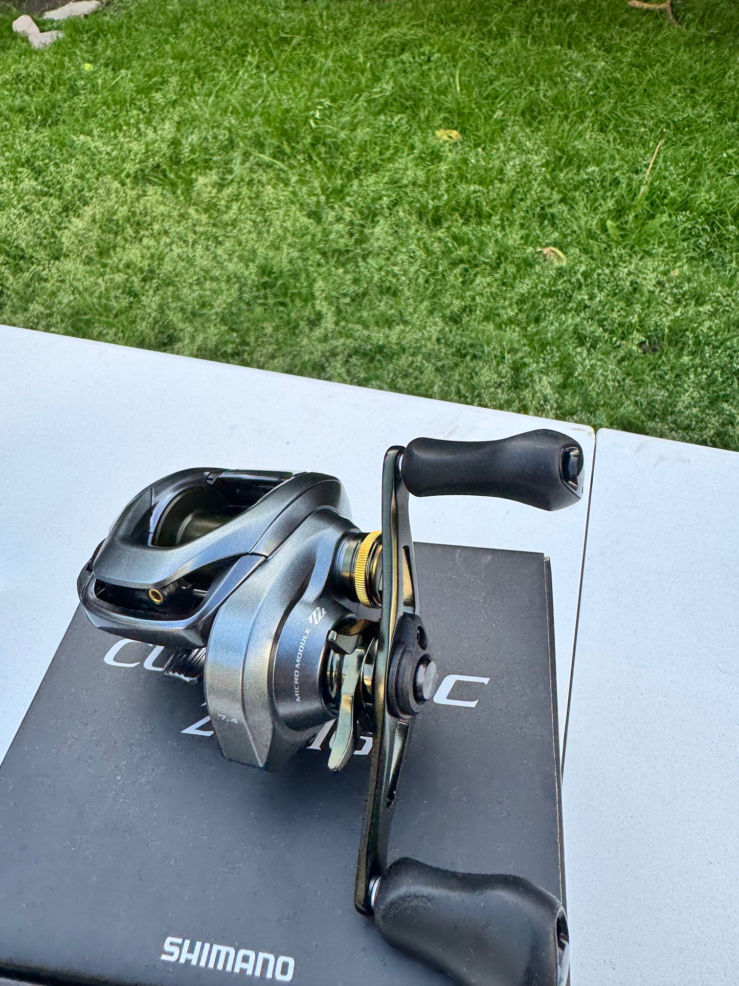 Shimano CURADO DC — Tamaño 201HG — Manija izquierda — Sistema control digital